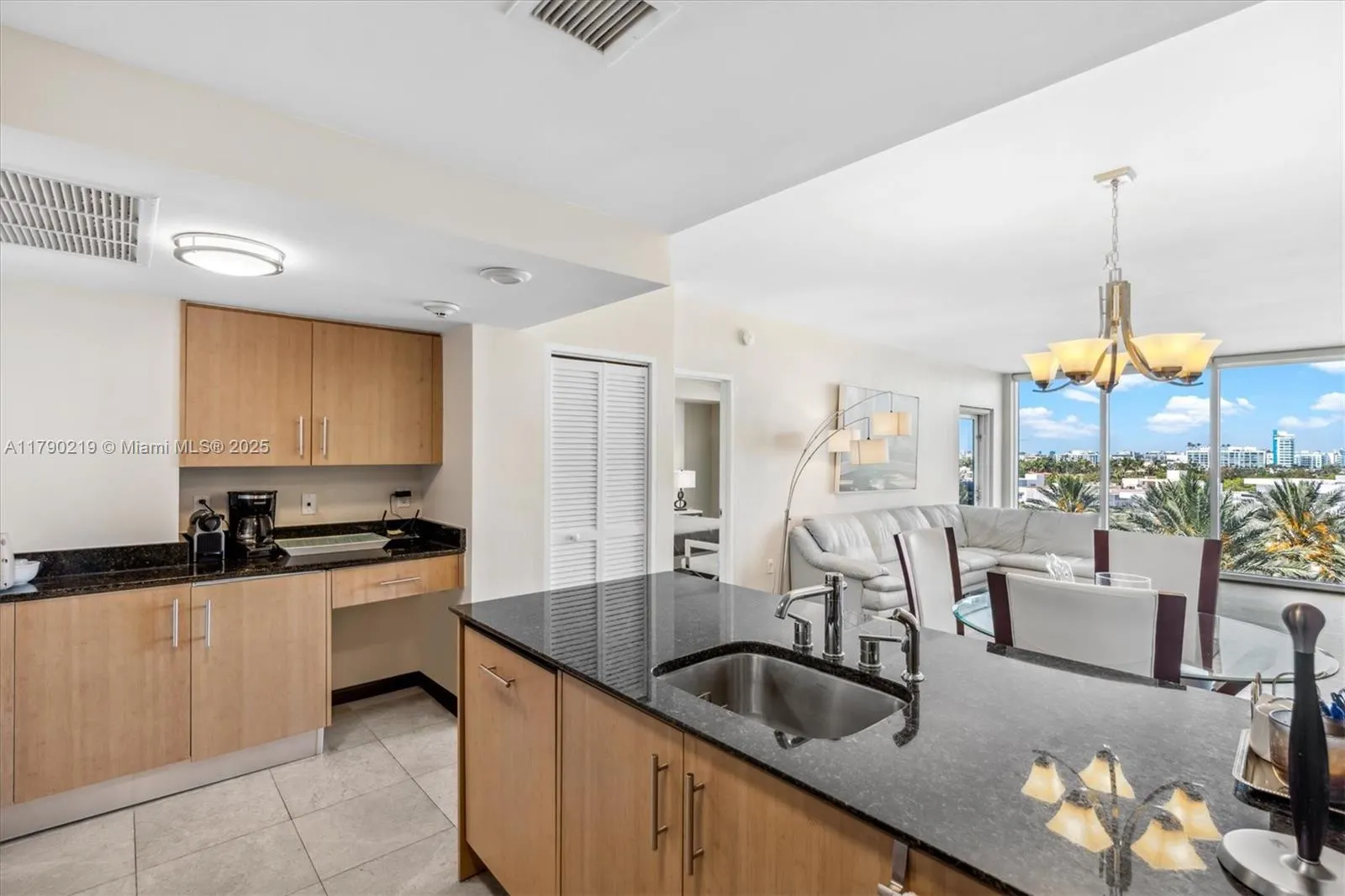10275 Collins Ave, #529
