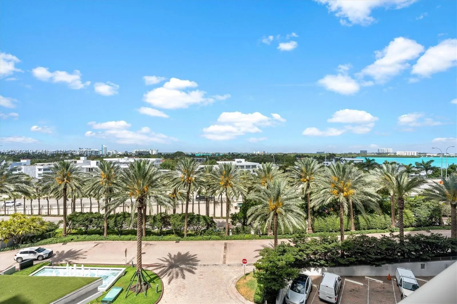 10275 Collins Ave, #529