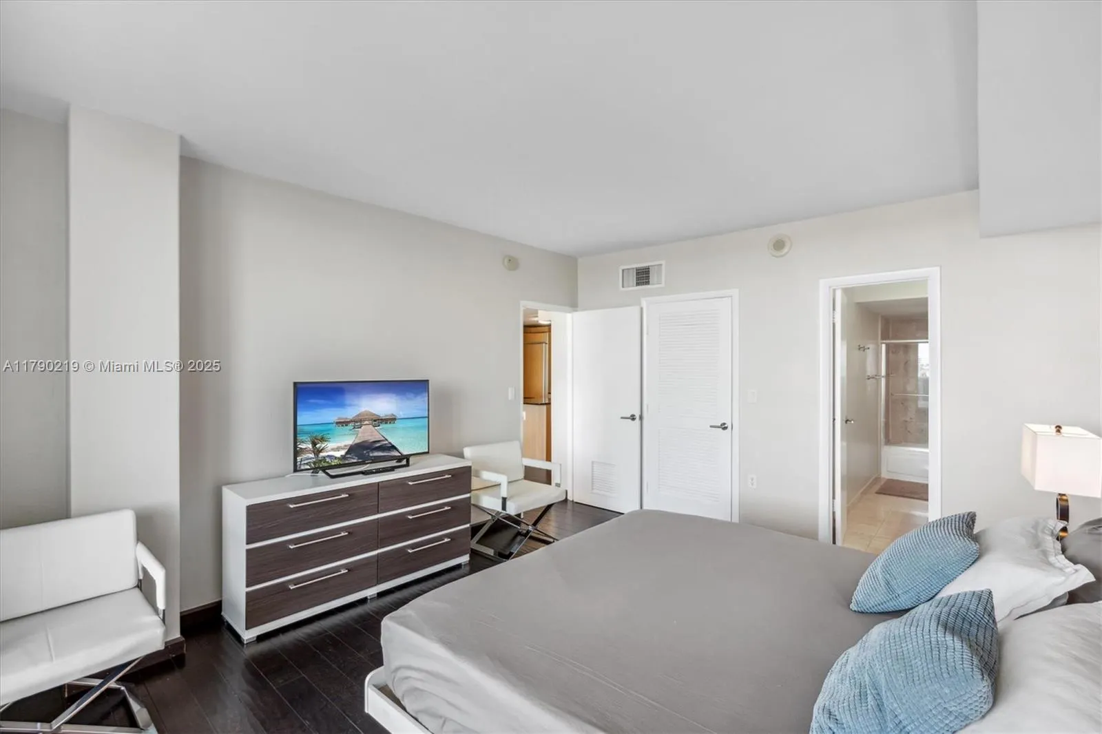 10275 Collins Ave, #529