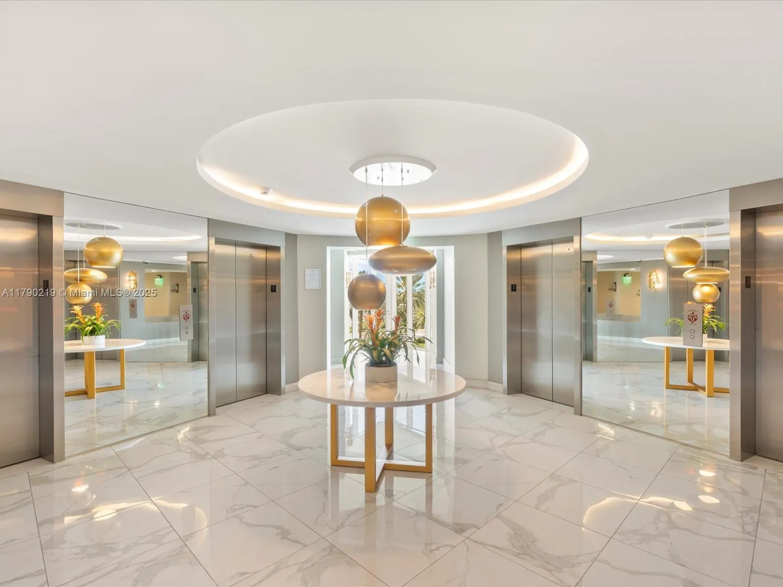 10275 Collins Ave, #529