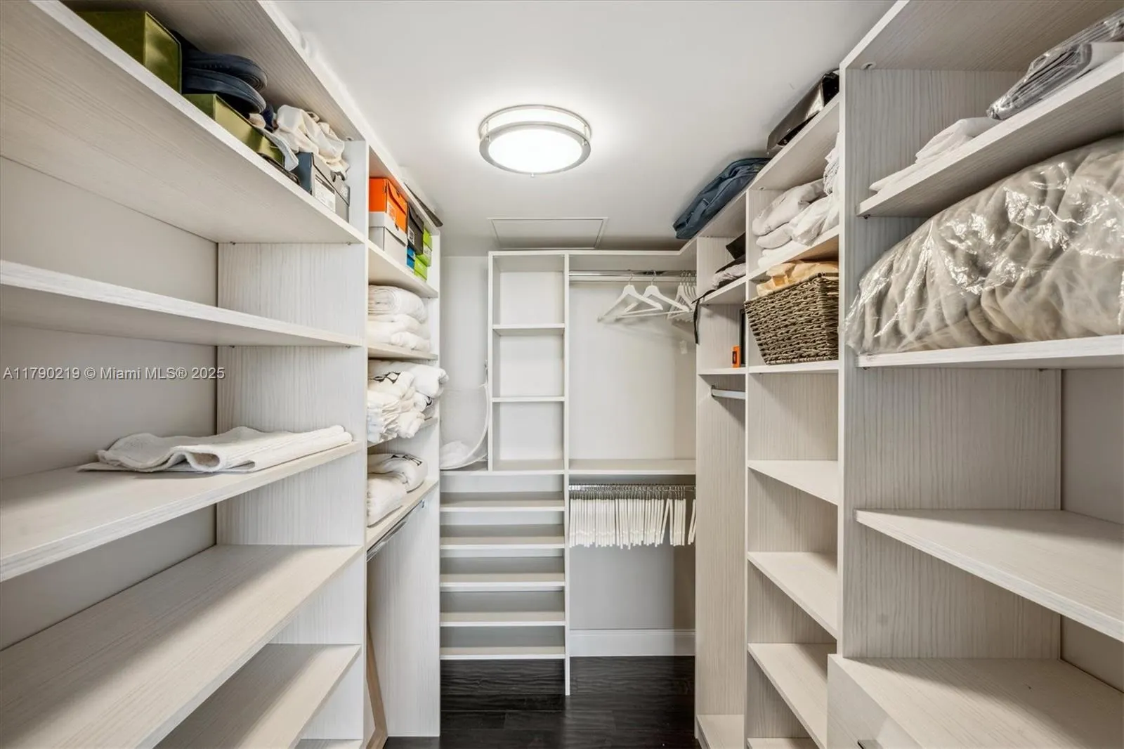 10275 Collins Ave, #529