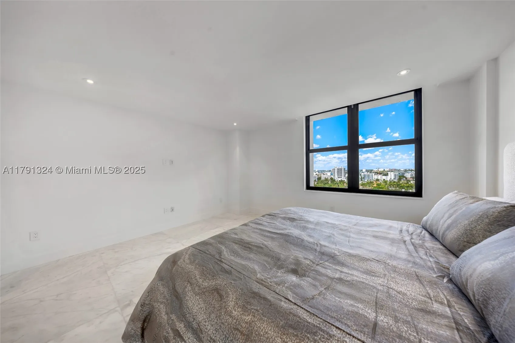 9801 Collins Ave #17R