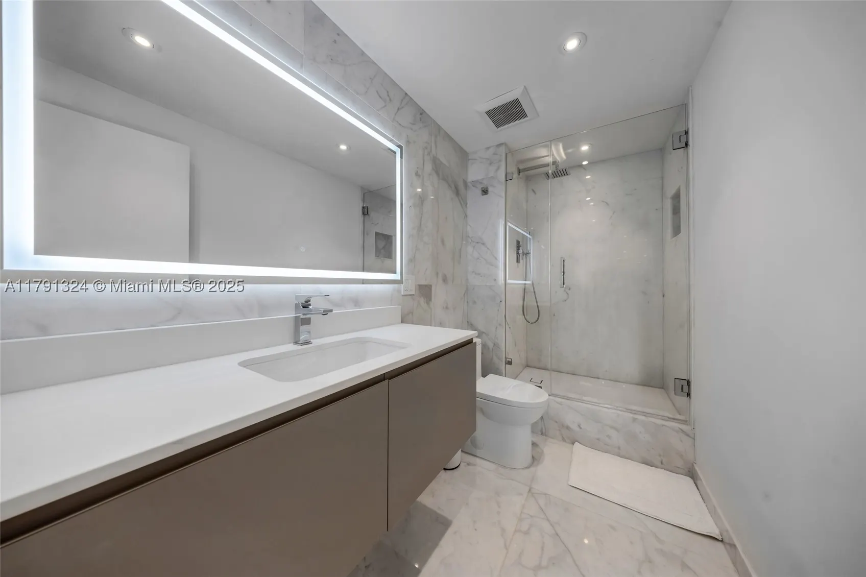 9801 Collins Ave #17R