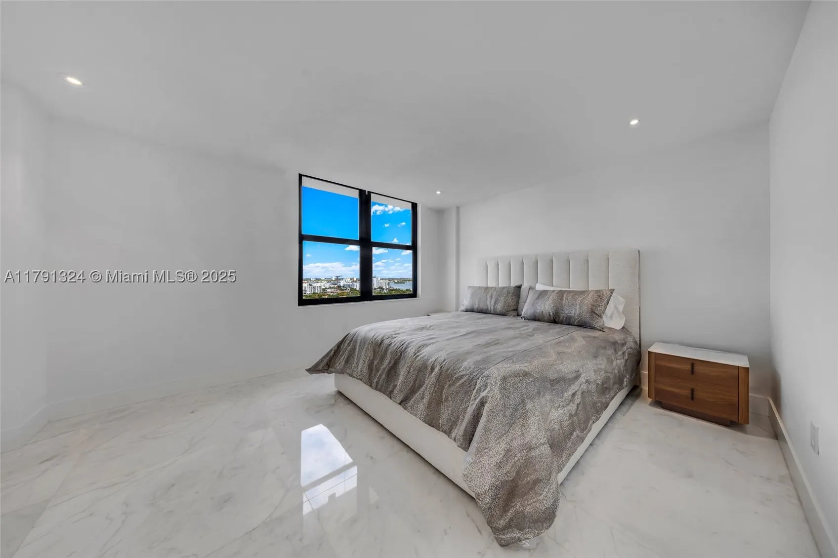 9801 Collins Ave #17R