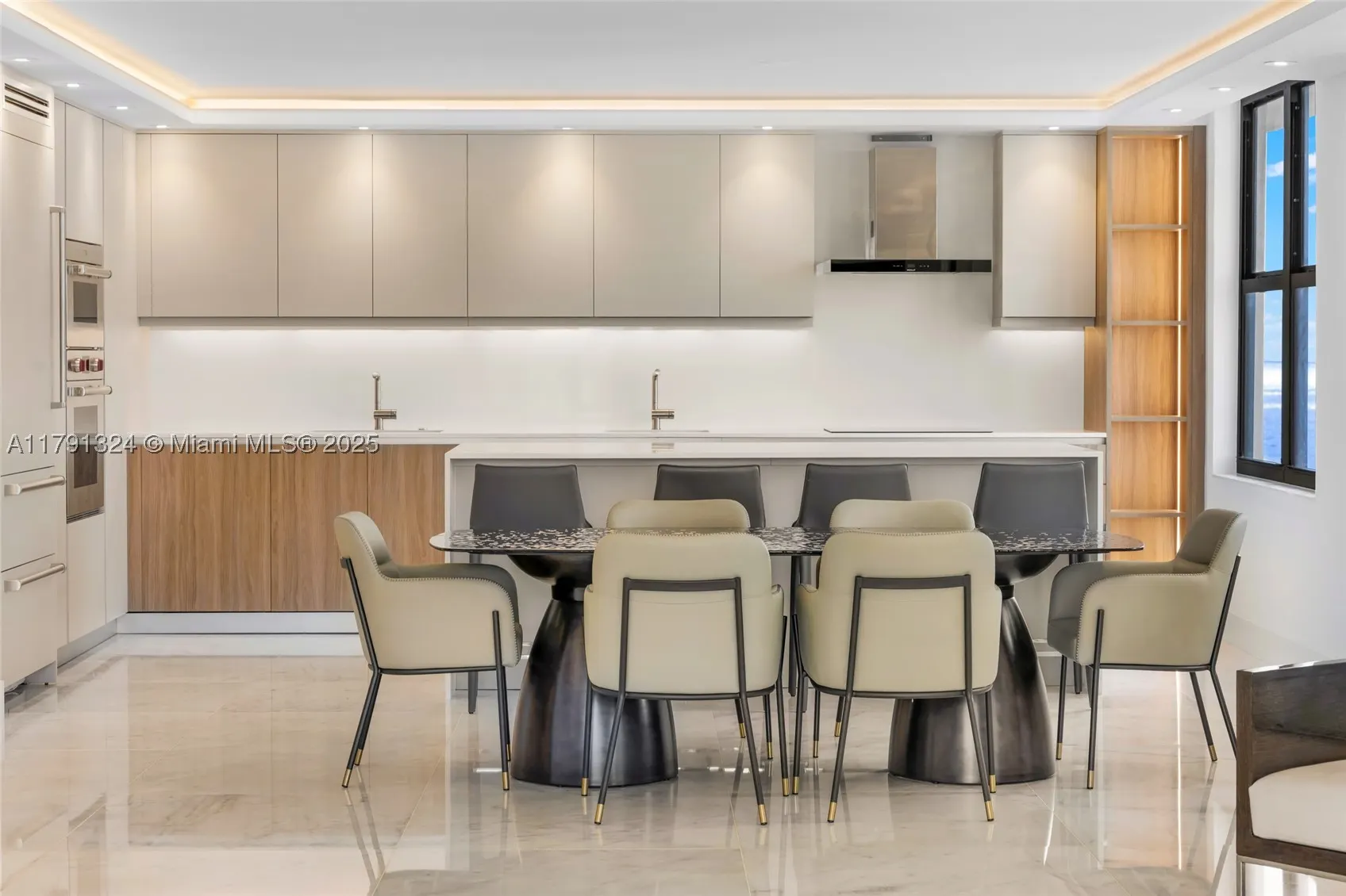 9801 Collins Ave #17R