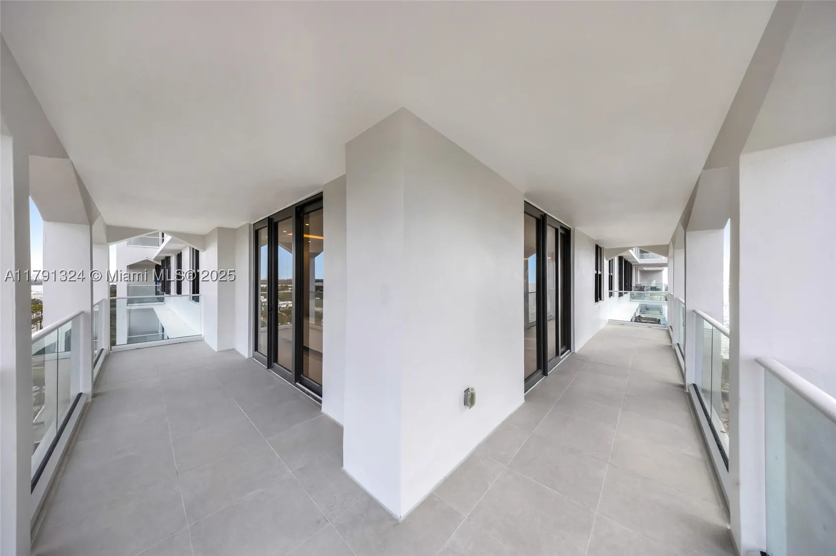 9801 Collins Ave #17R