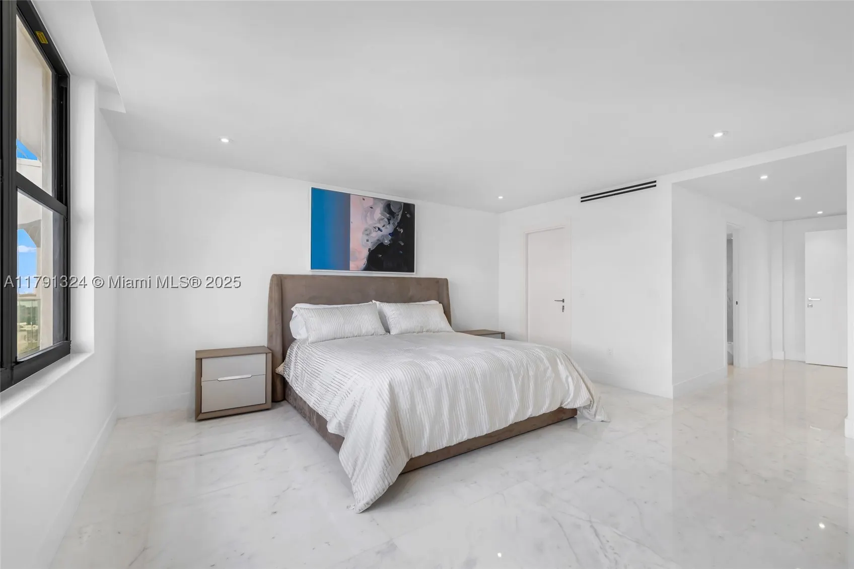 9801 Collins Ave #17R