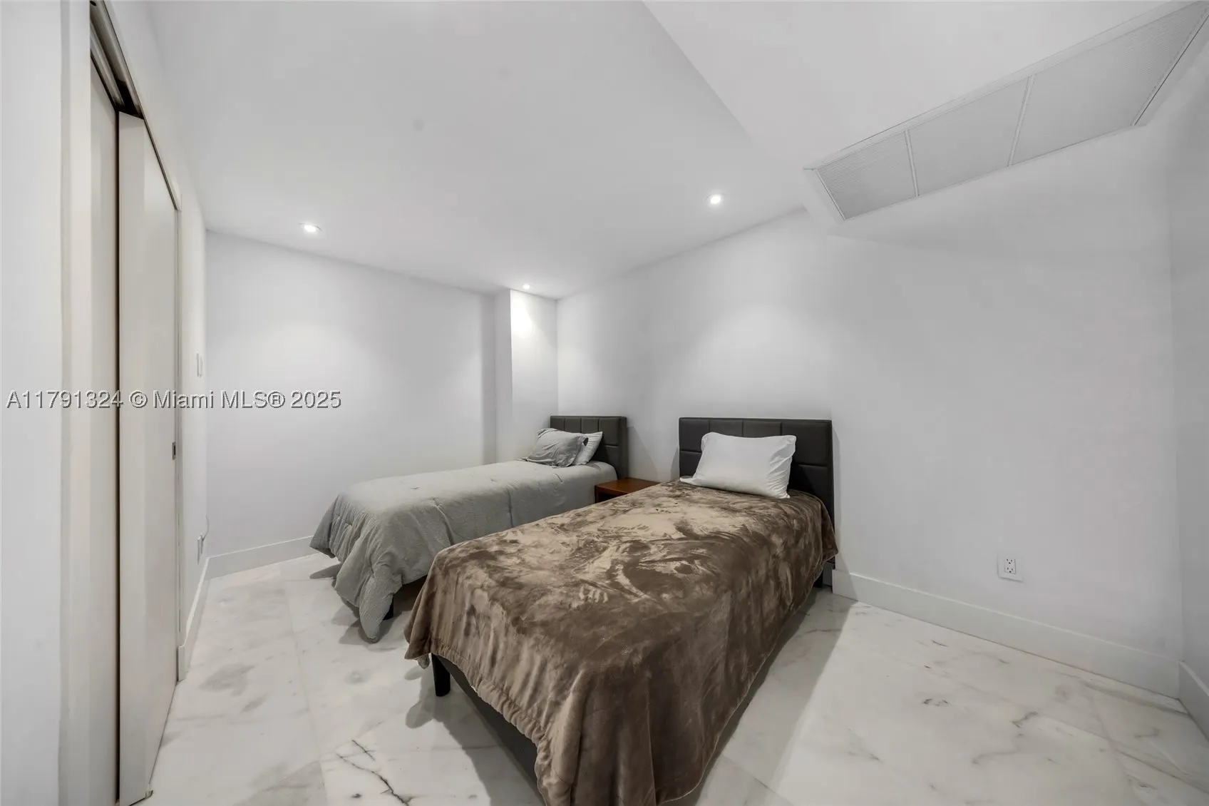 9801 Collins Ave #17R