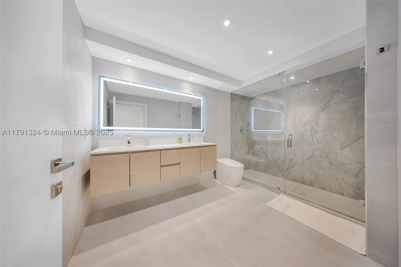 9801 Collins Ave #17R