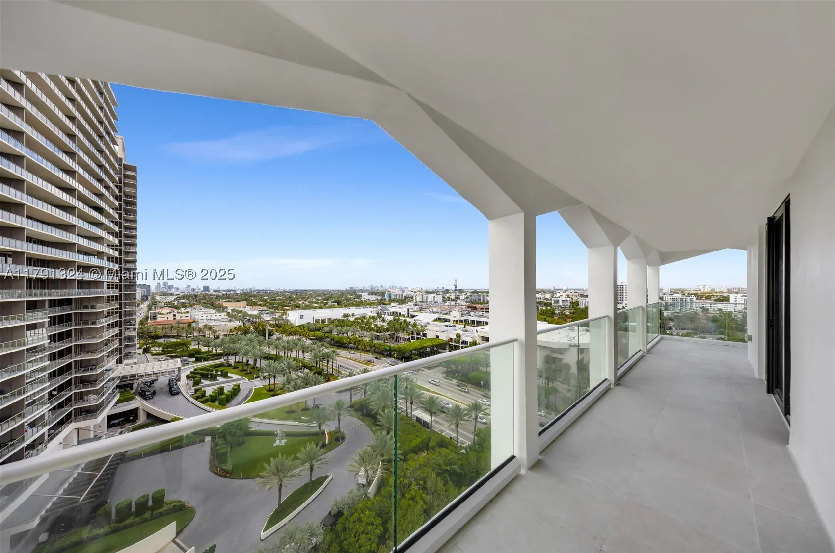 9801 Collins Ave #17R