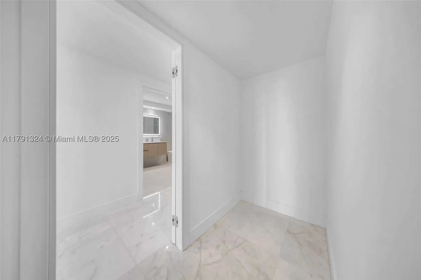 9801 Collins Ave #17R