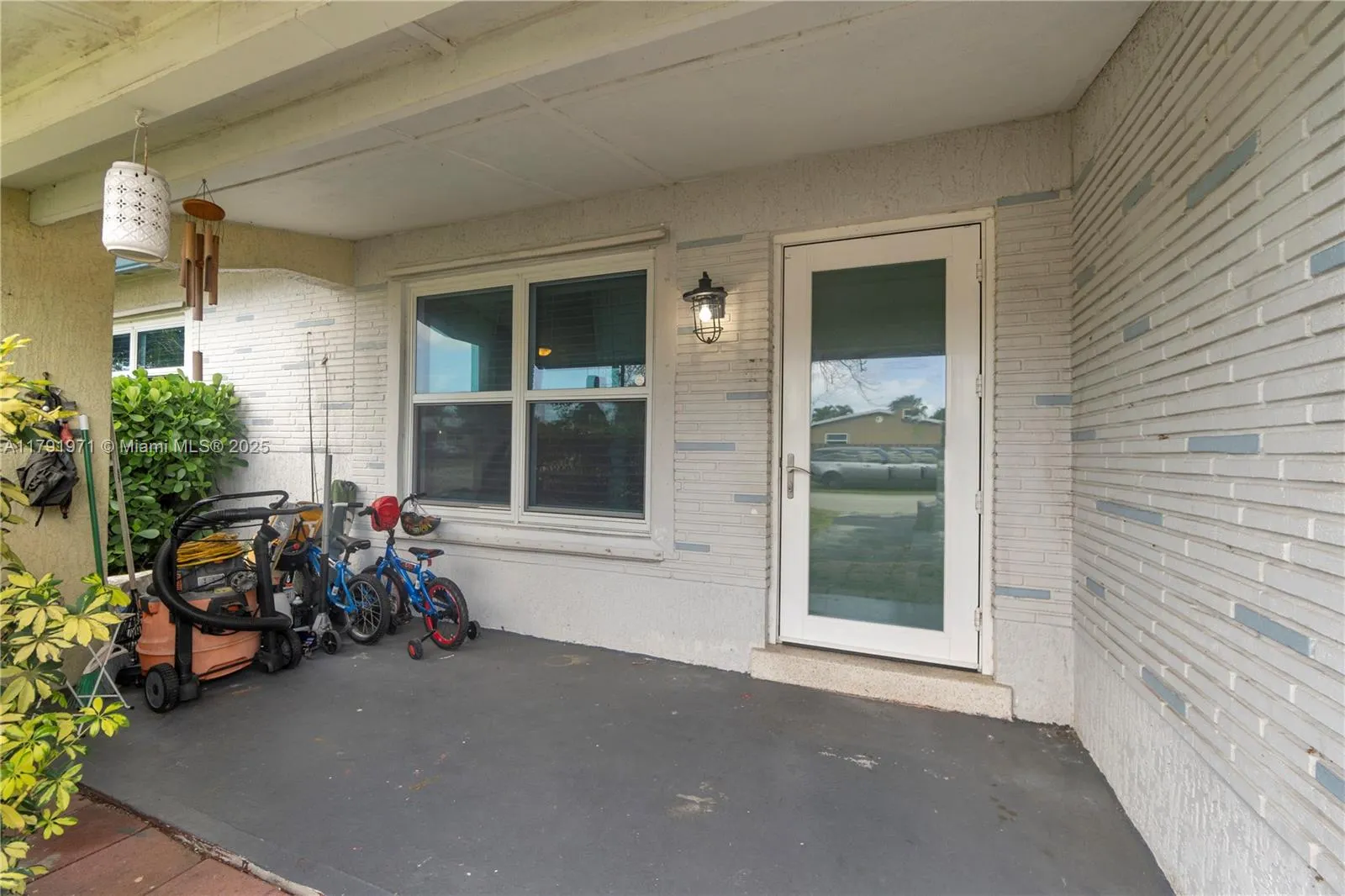 4649 SW 28th Ave
