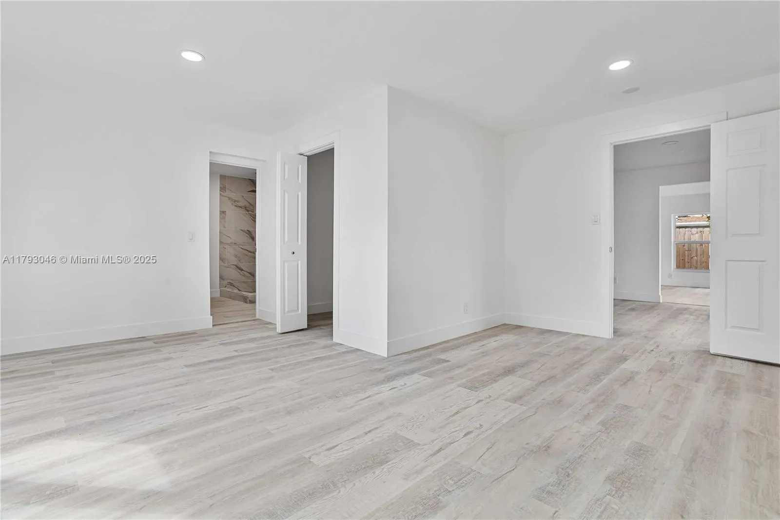 4157 SW 49th Ct