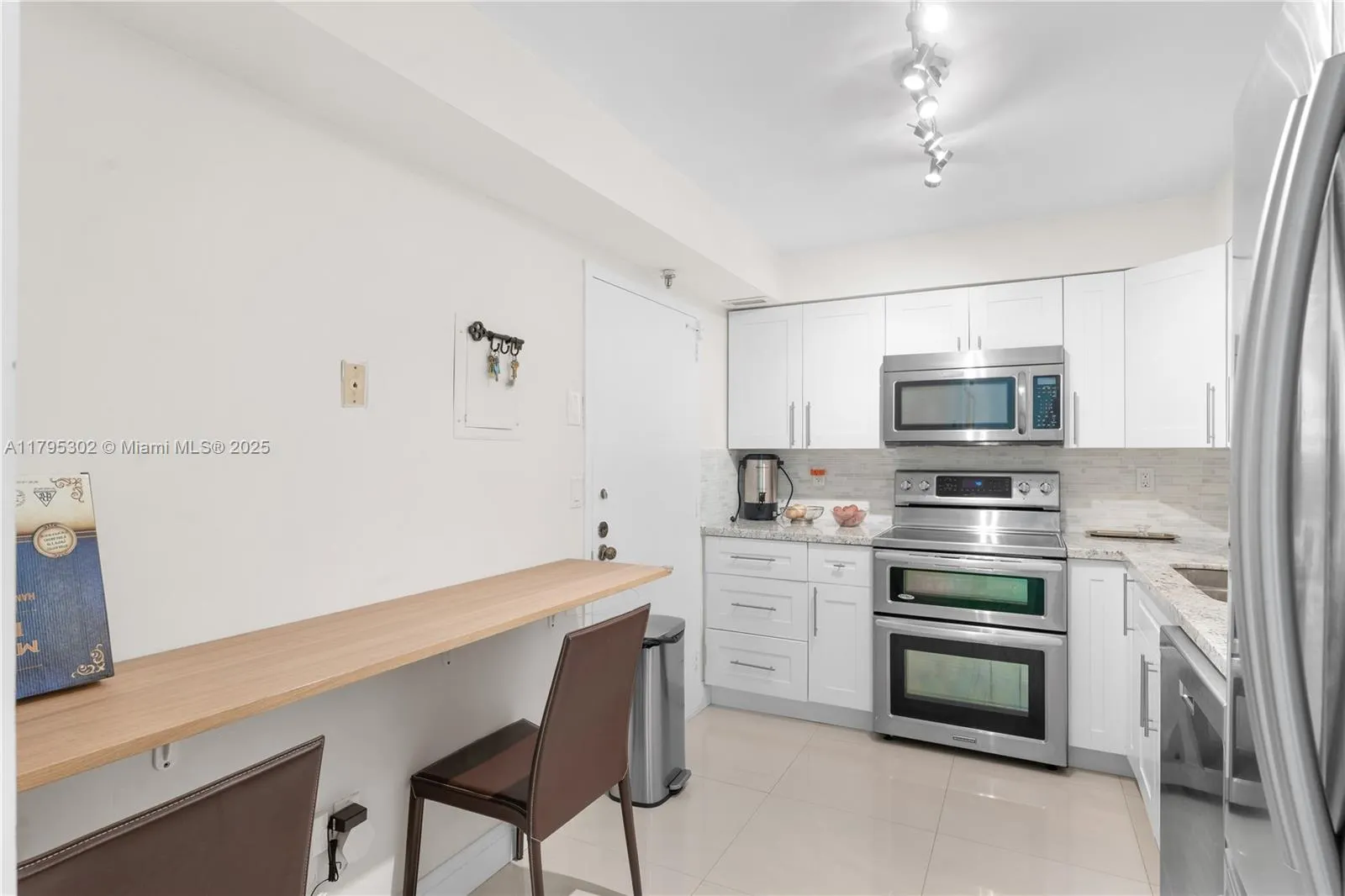 9511 Collins Ave #301