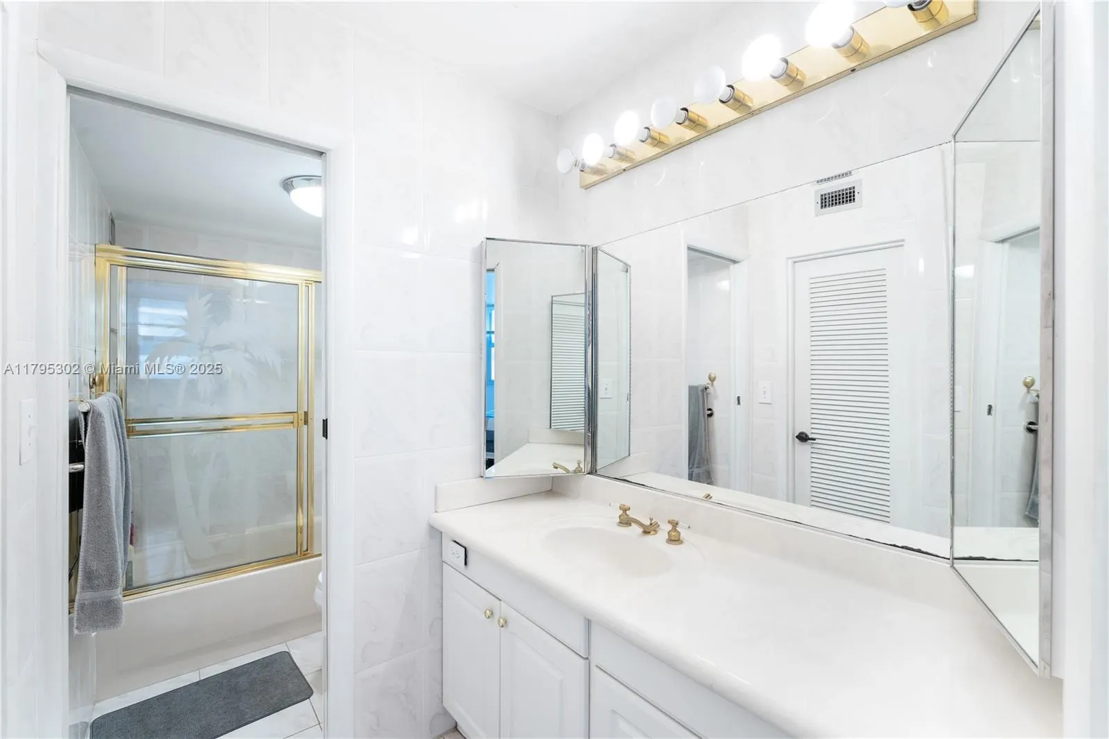 9511 Collins Ave #301