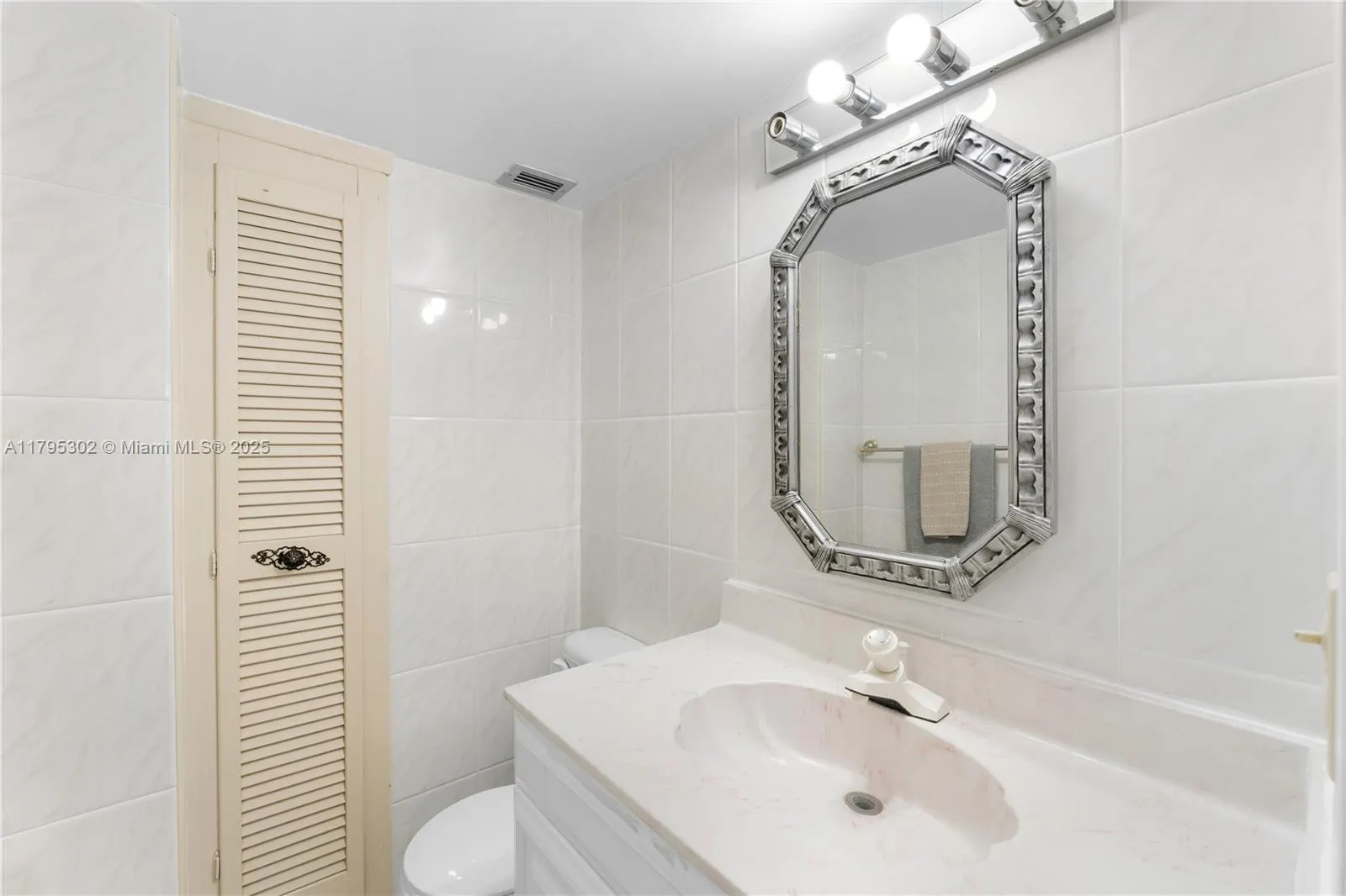 9511 Collins Ave #301