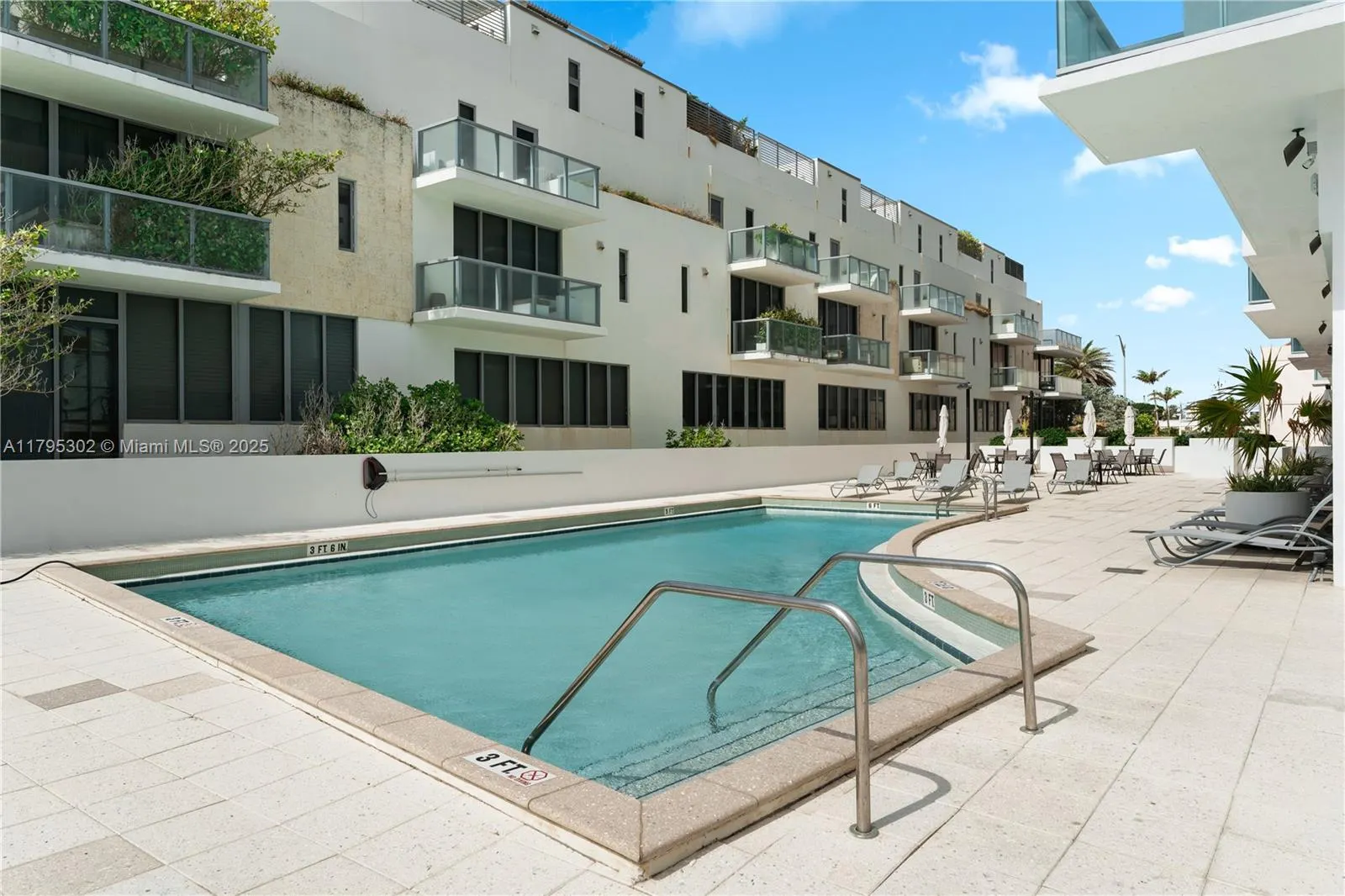 9511 Collins Ave #301