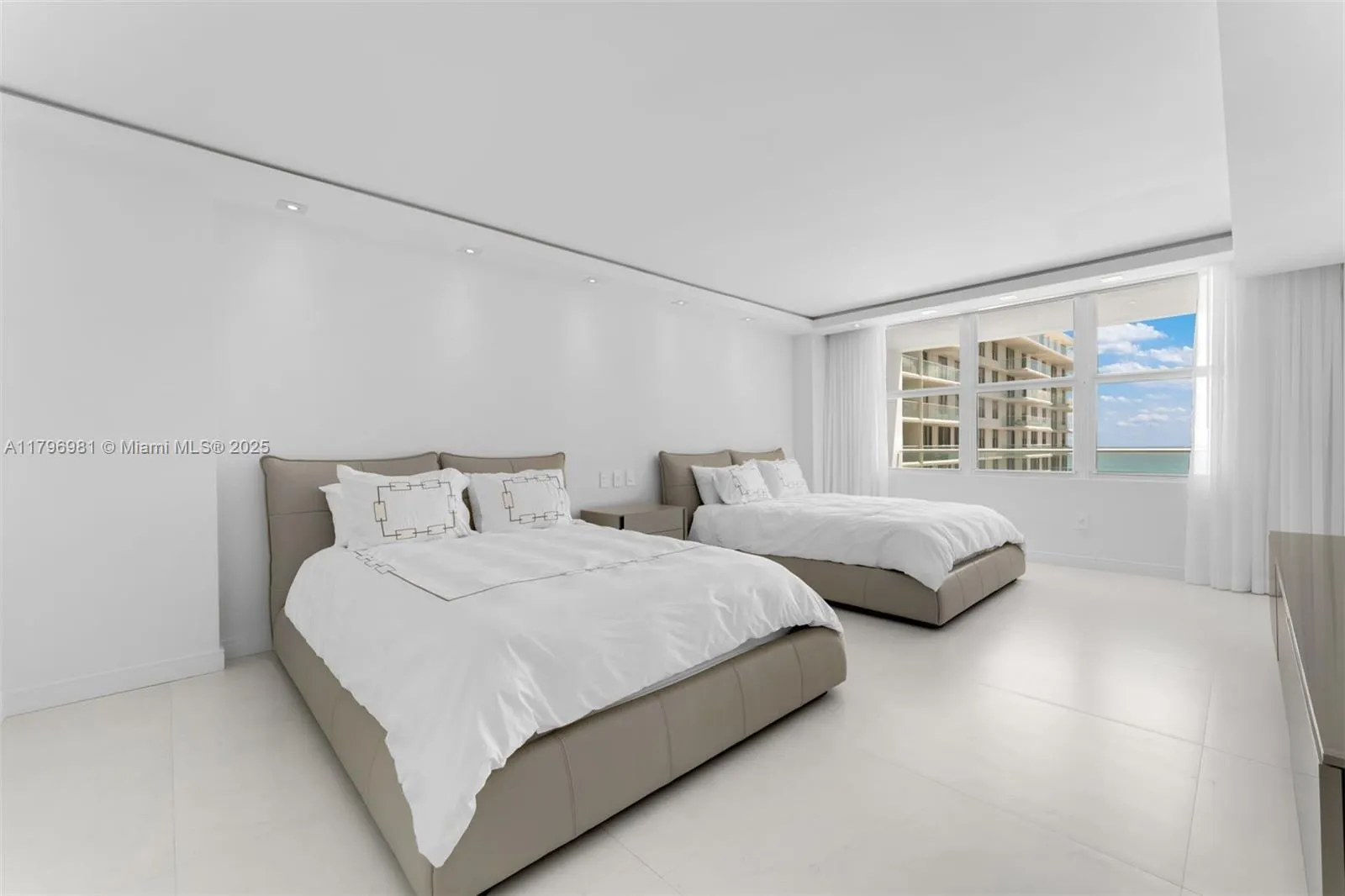 9801 Collins Ave, #17P