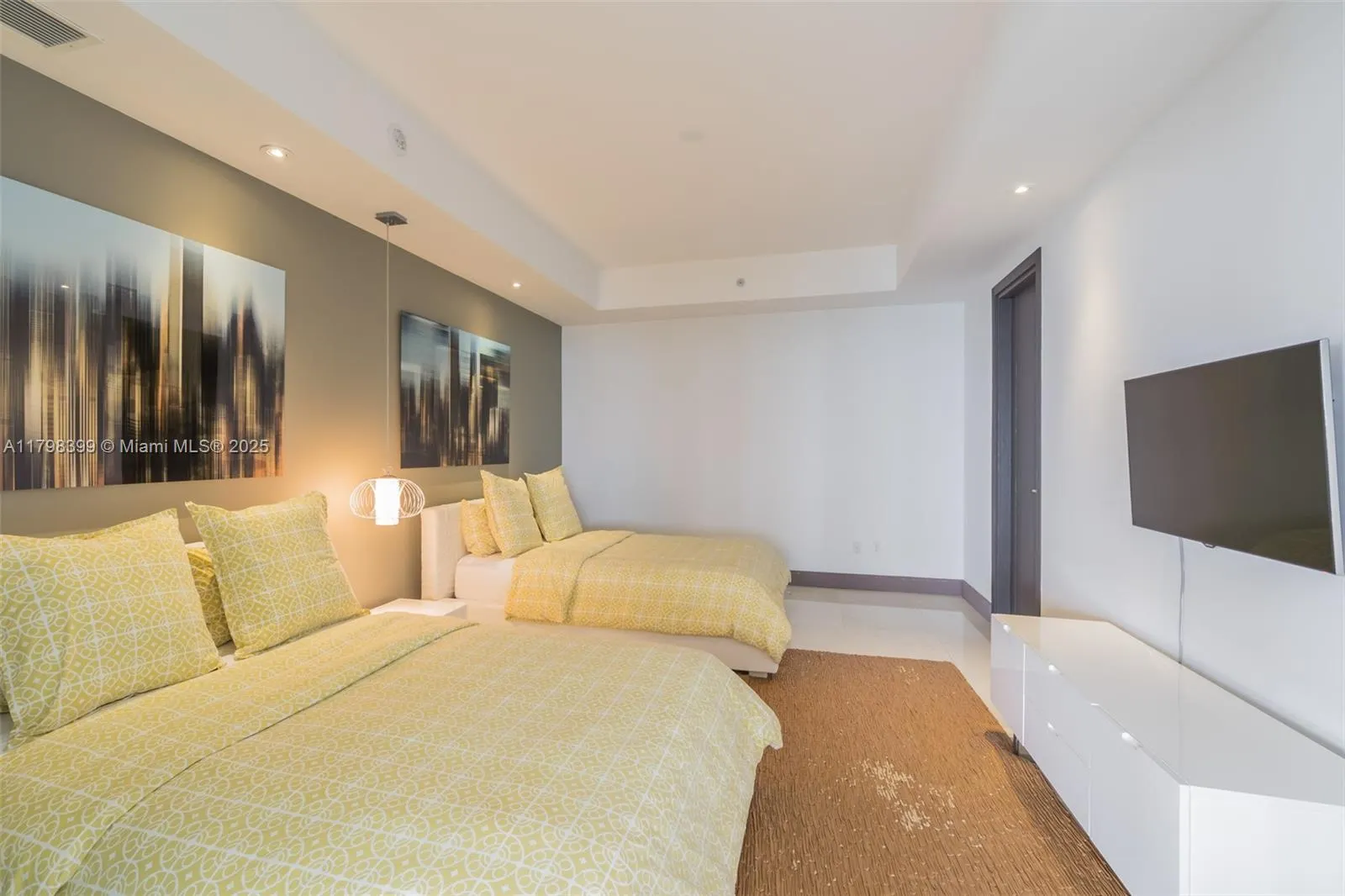 9703 Collins Ave #2100