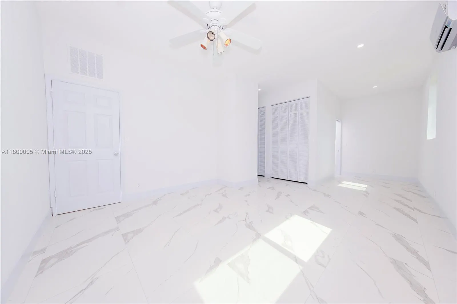 205 SE 4th St