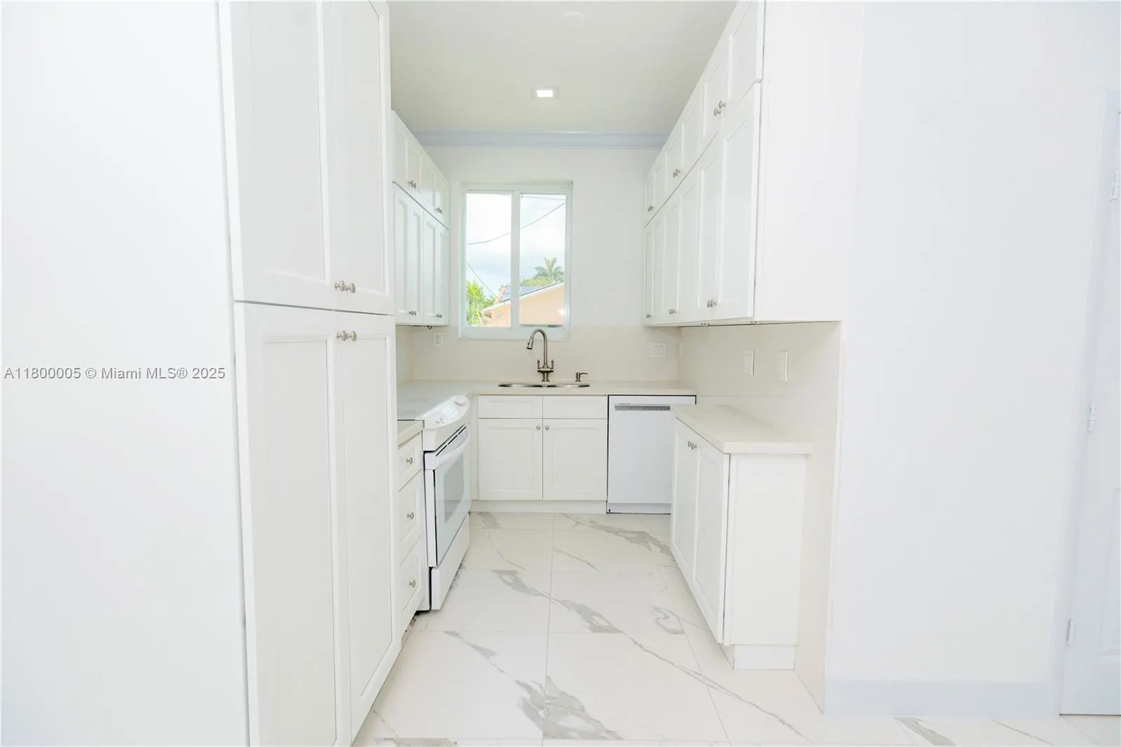 205 SE 4th St