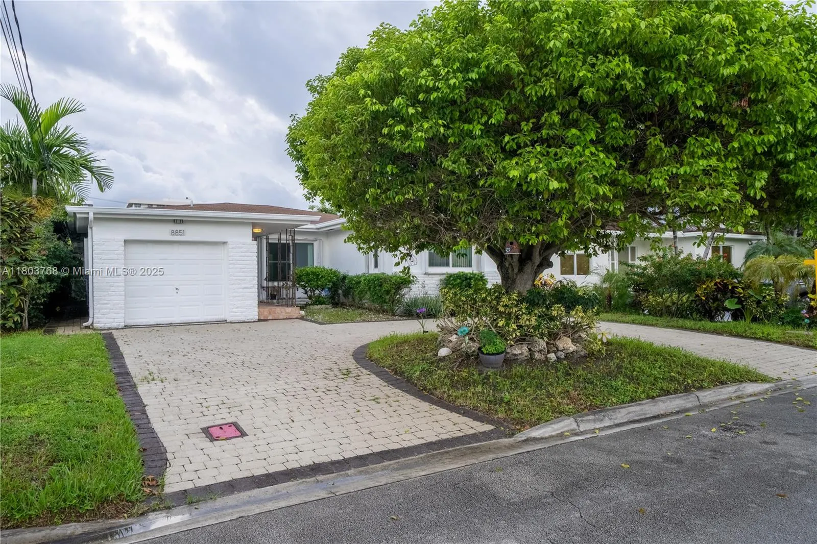 8851 Byron ave
