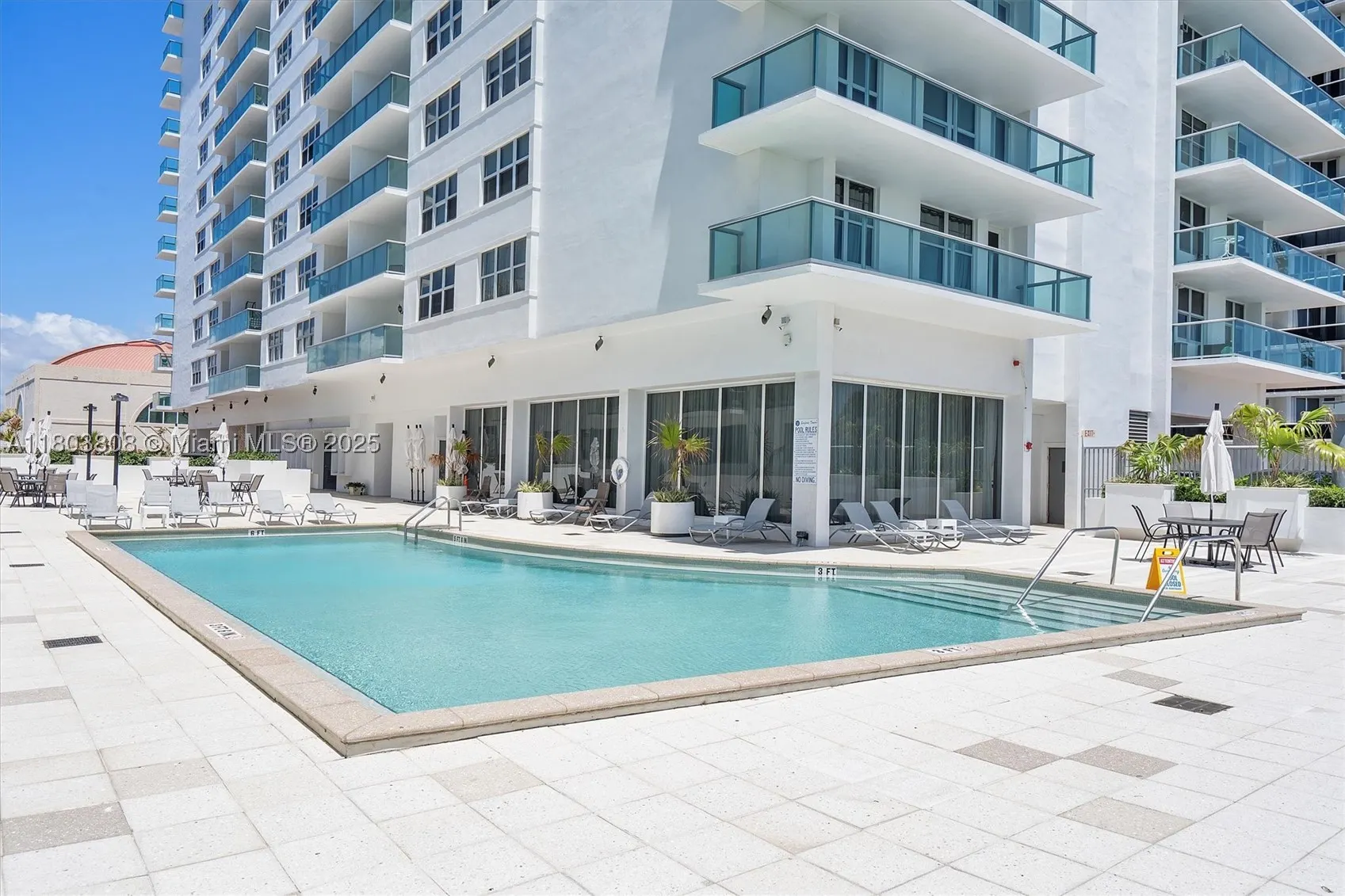 9511 Collins Ave #1002