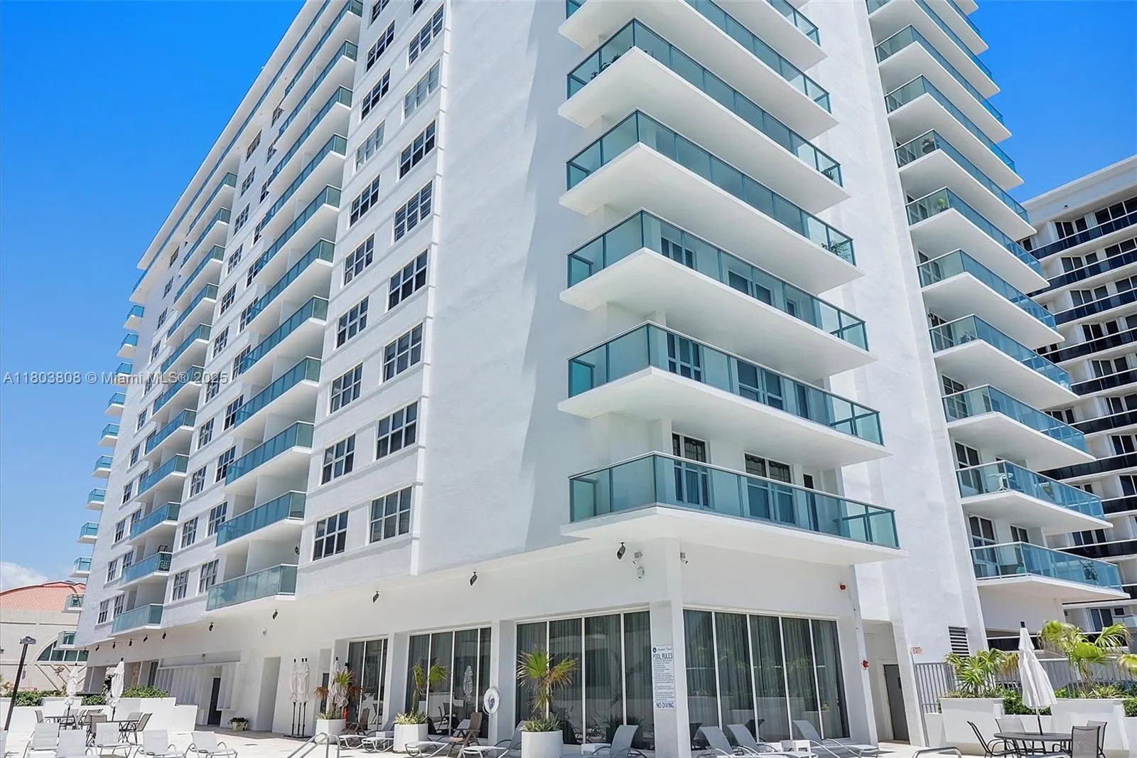 9511 Collins Ave, #1002