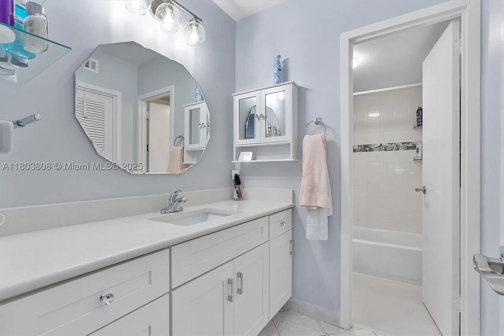 9511 Collins Ave #1002