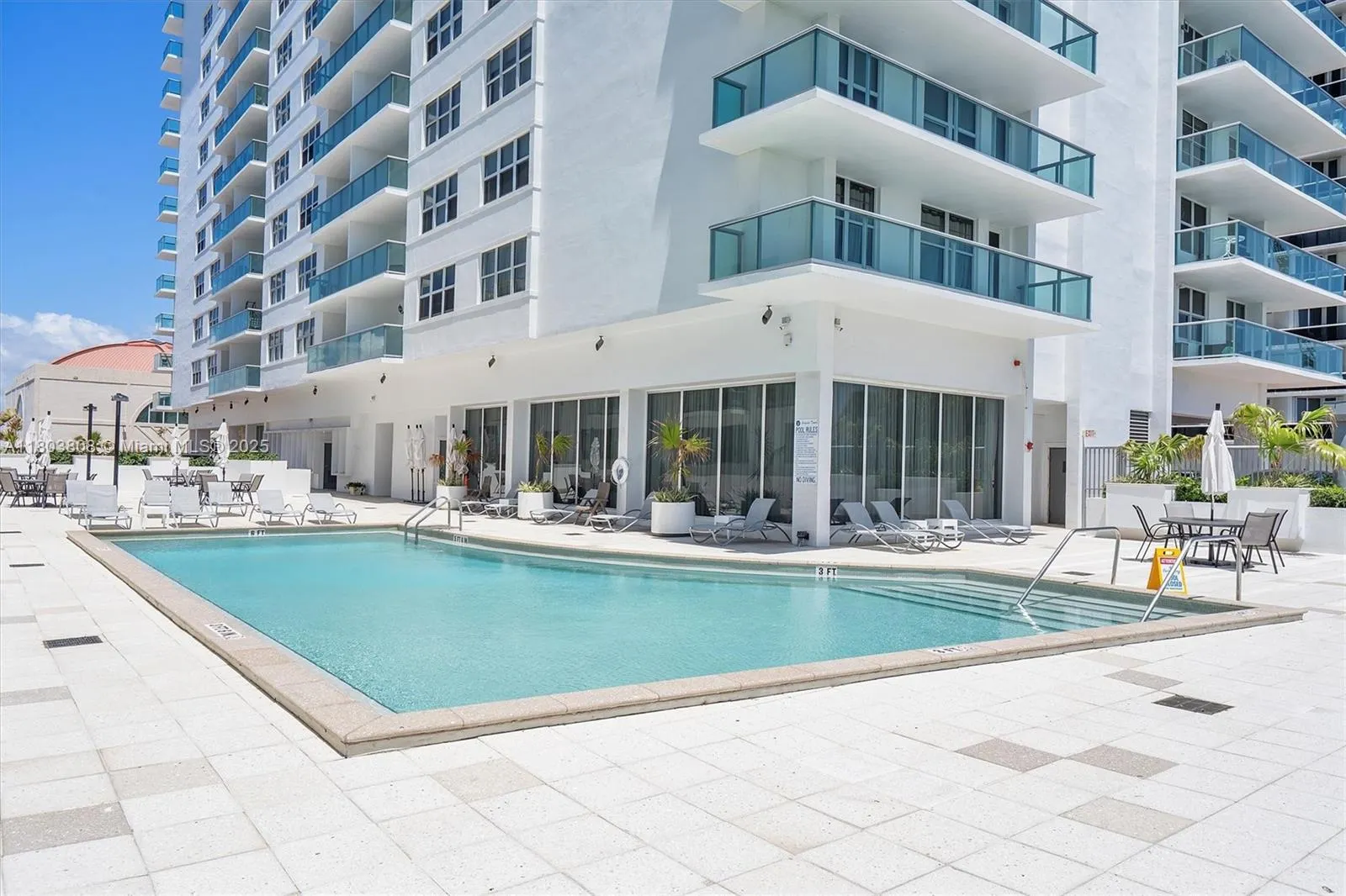 9511 Collins Ave, #1002