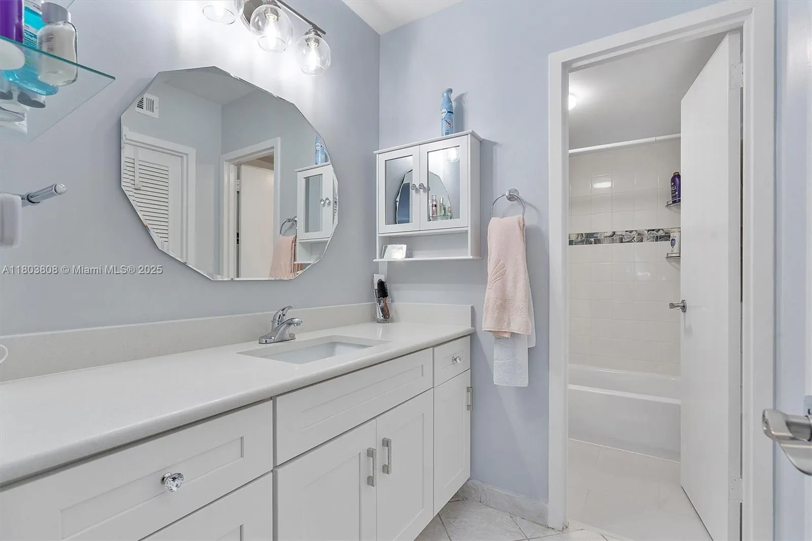 9511 Collins Ave, #1002