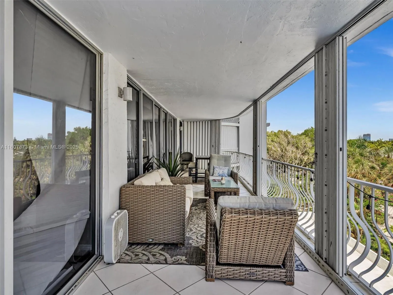 10155 Collins Ave, #408
