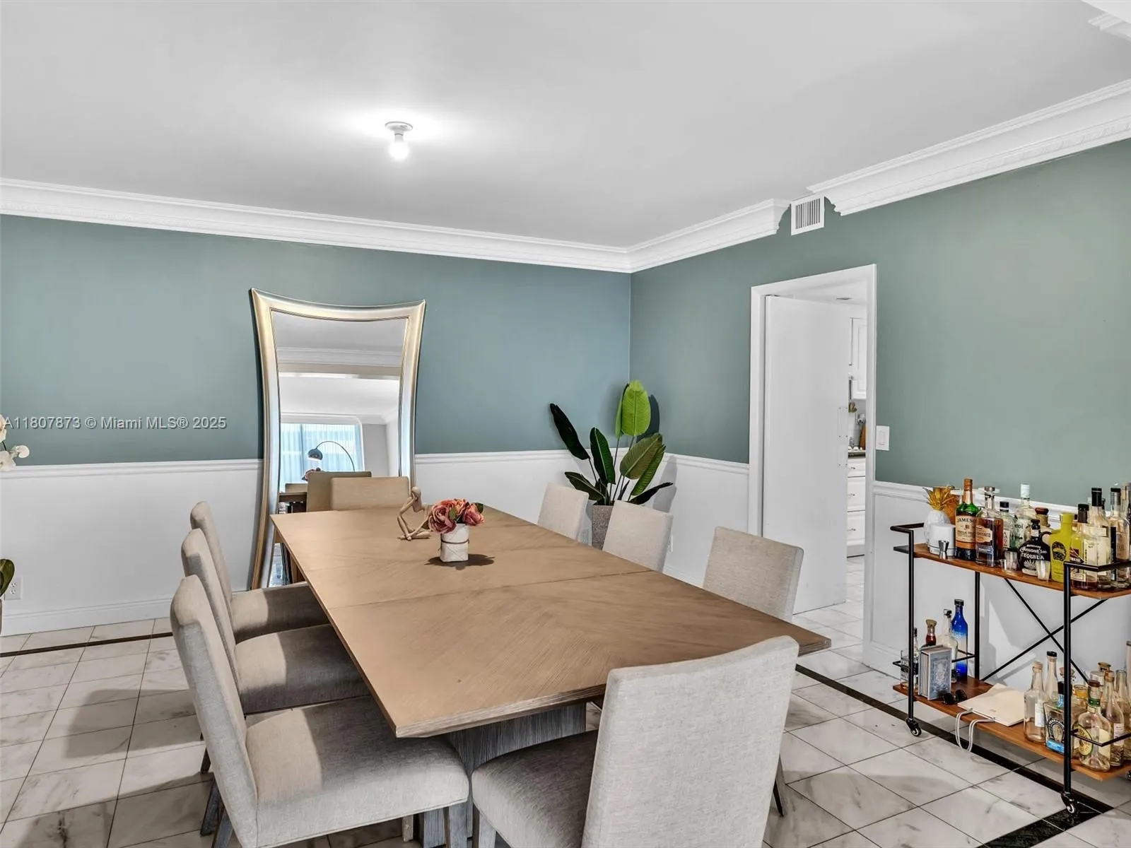 10155 Collins Ave, #408