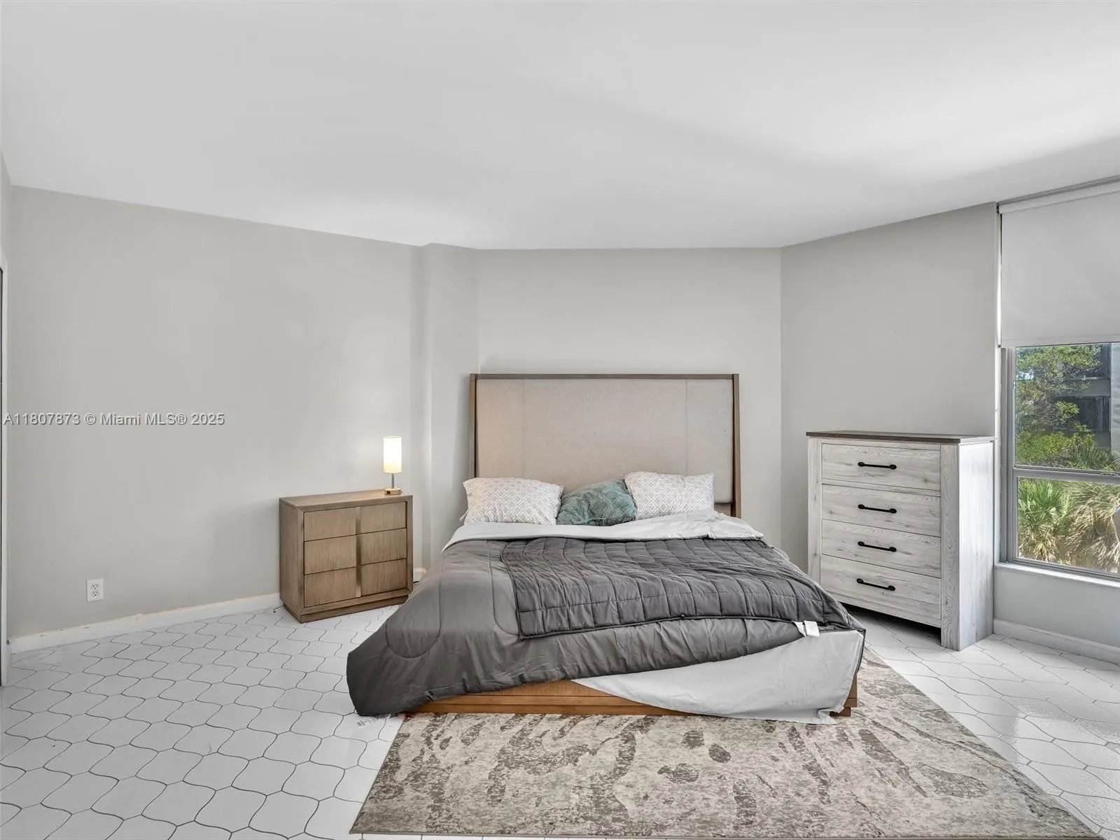 10155 Collins Ave, #408