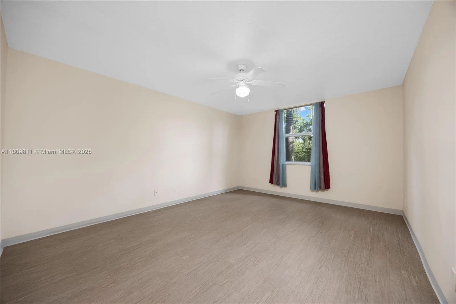 529 E Sheridan St, #2061