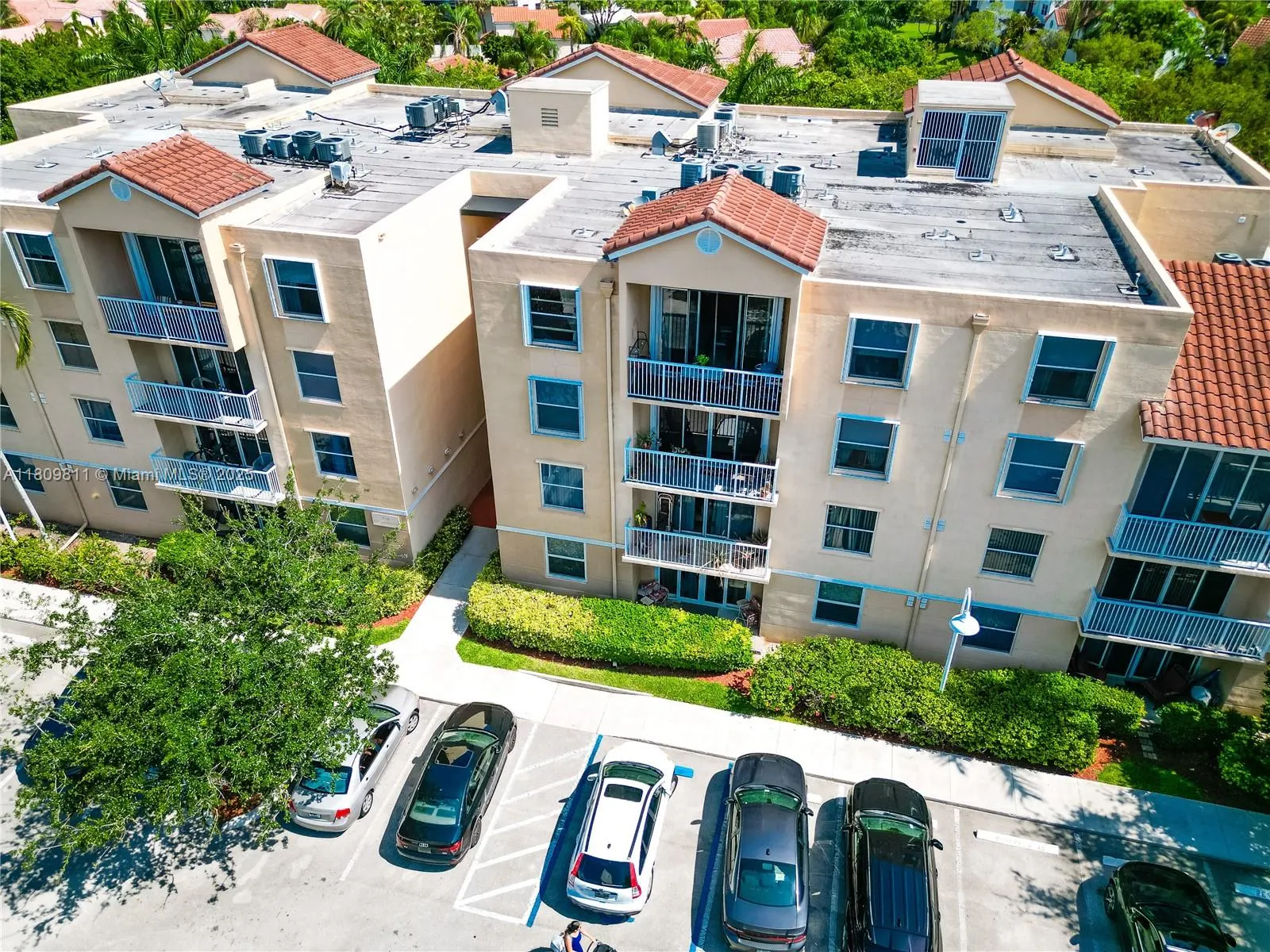 529 E Sheridan St, #2061