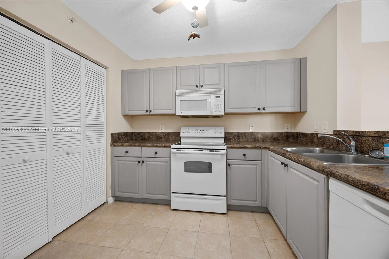 529 E Sheridan St, #2061