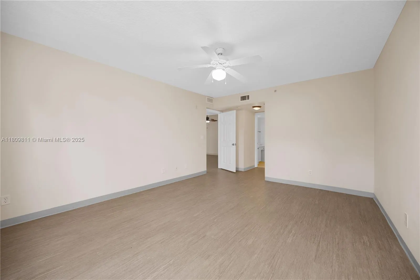 529 E Sheridan St, #2061