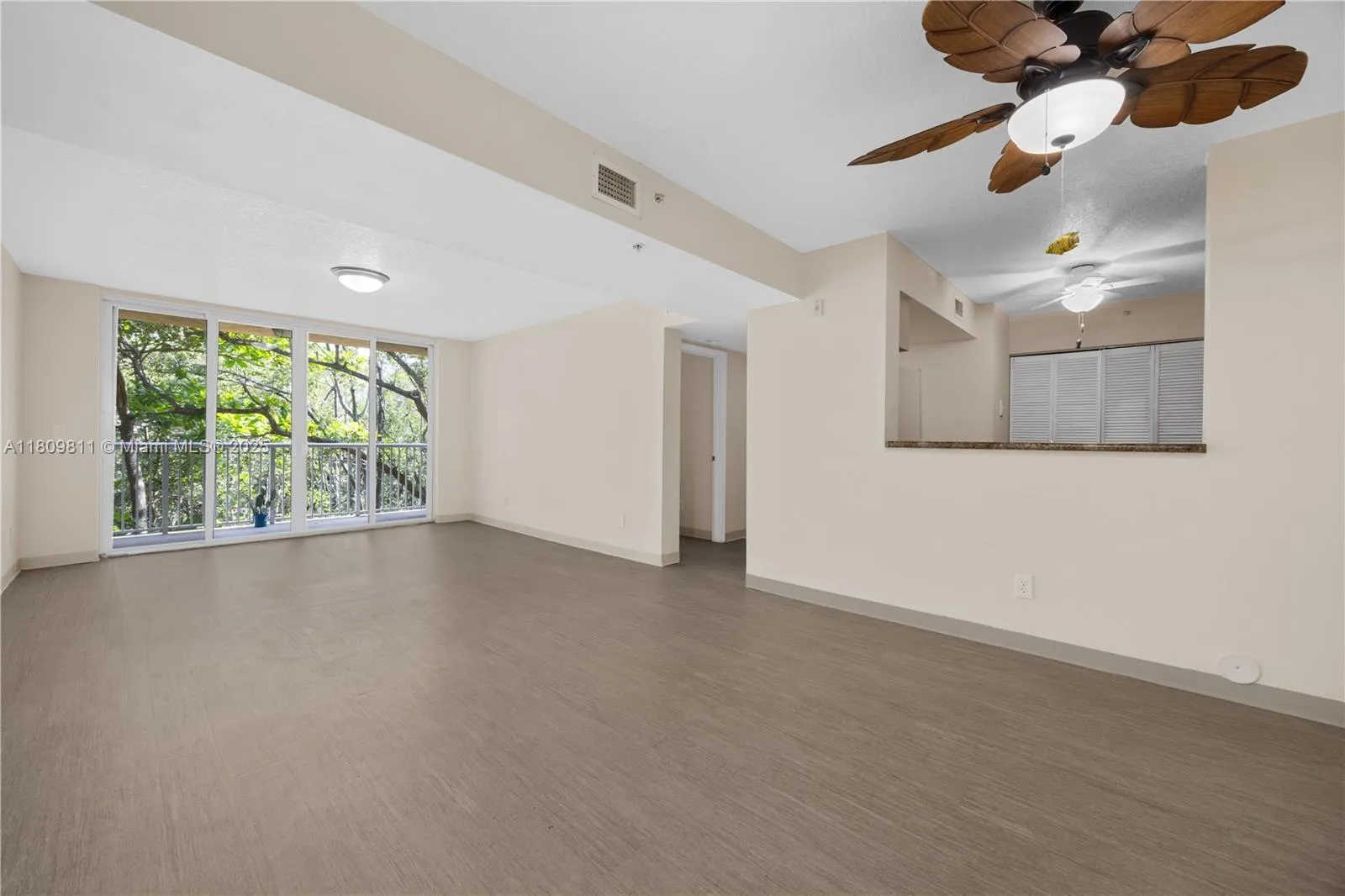 529 E Sheridan St, #2061