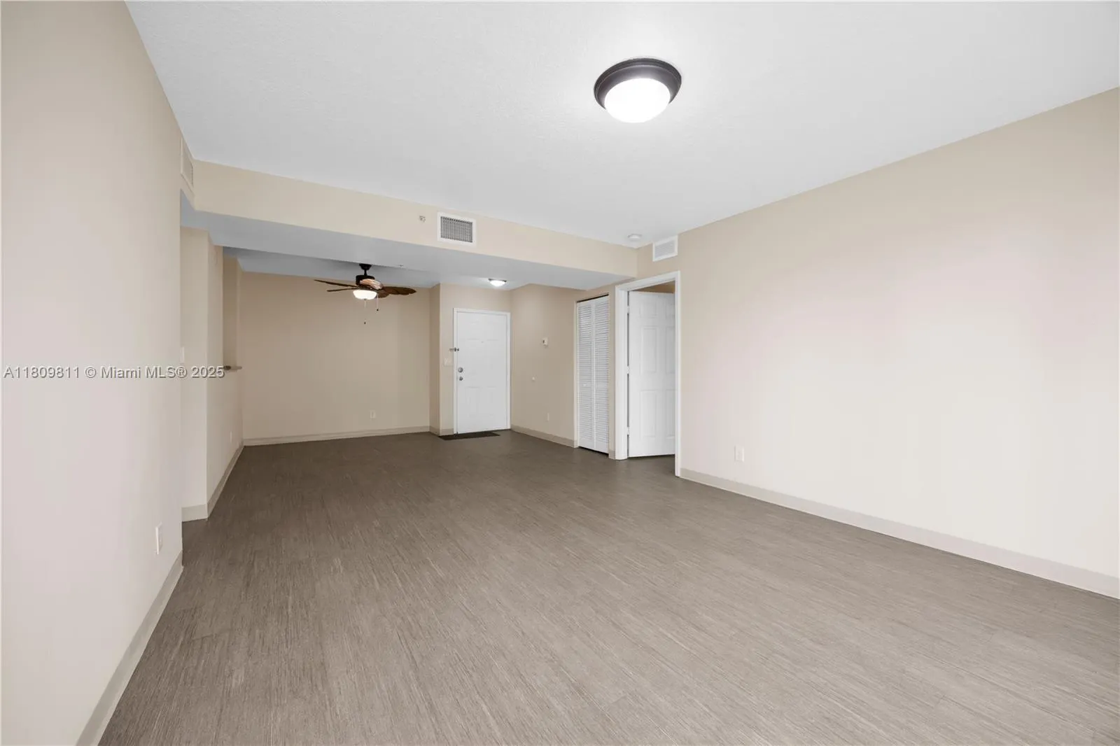 529 E Sheridan St, #2061