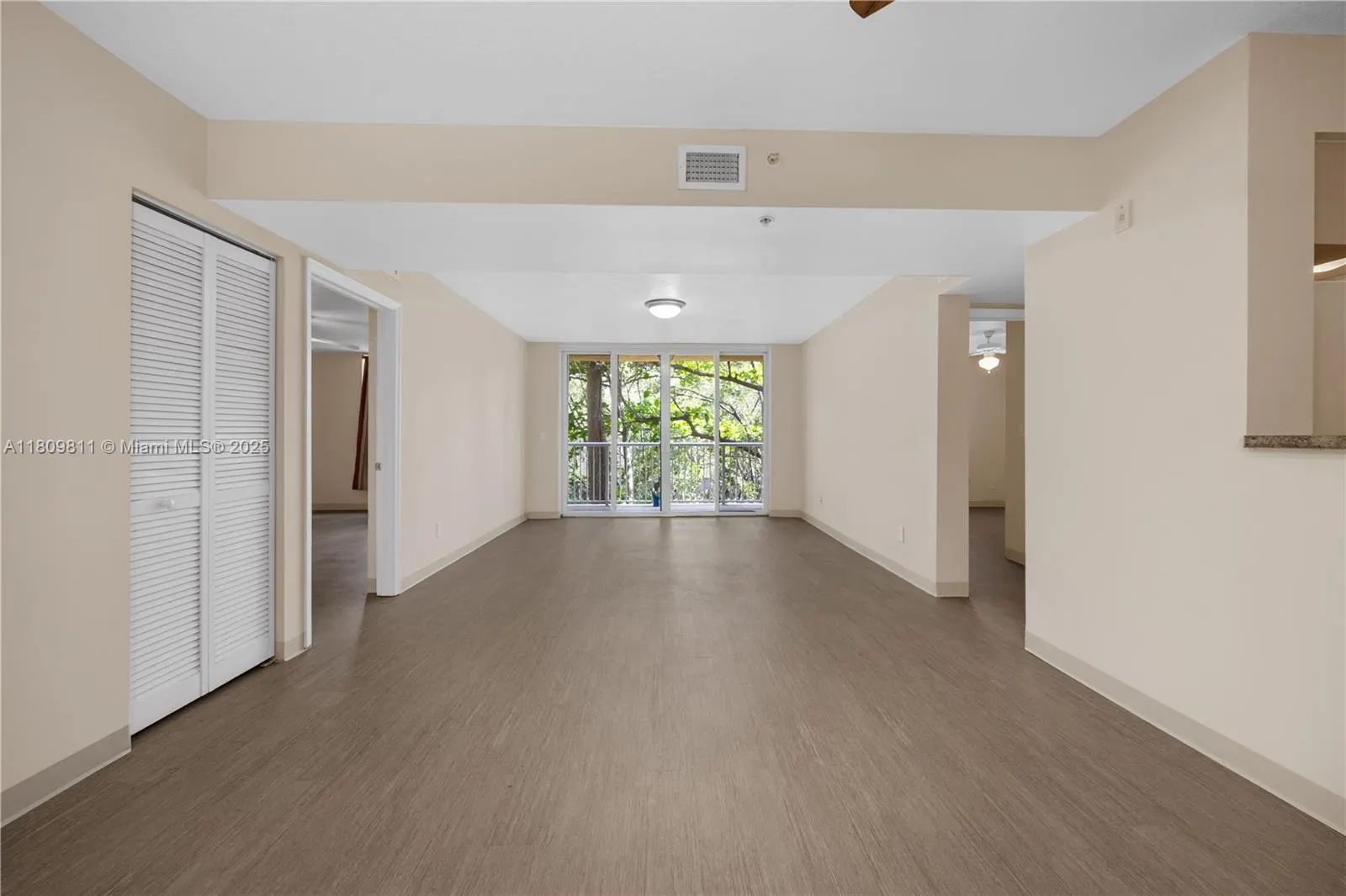 529 E Sheridan St, #2061