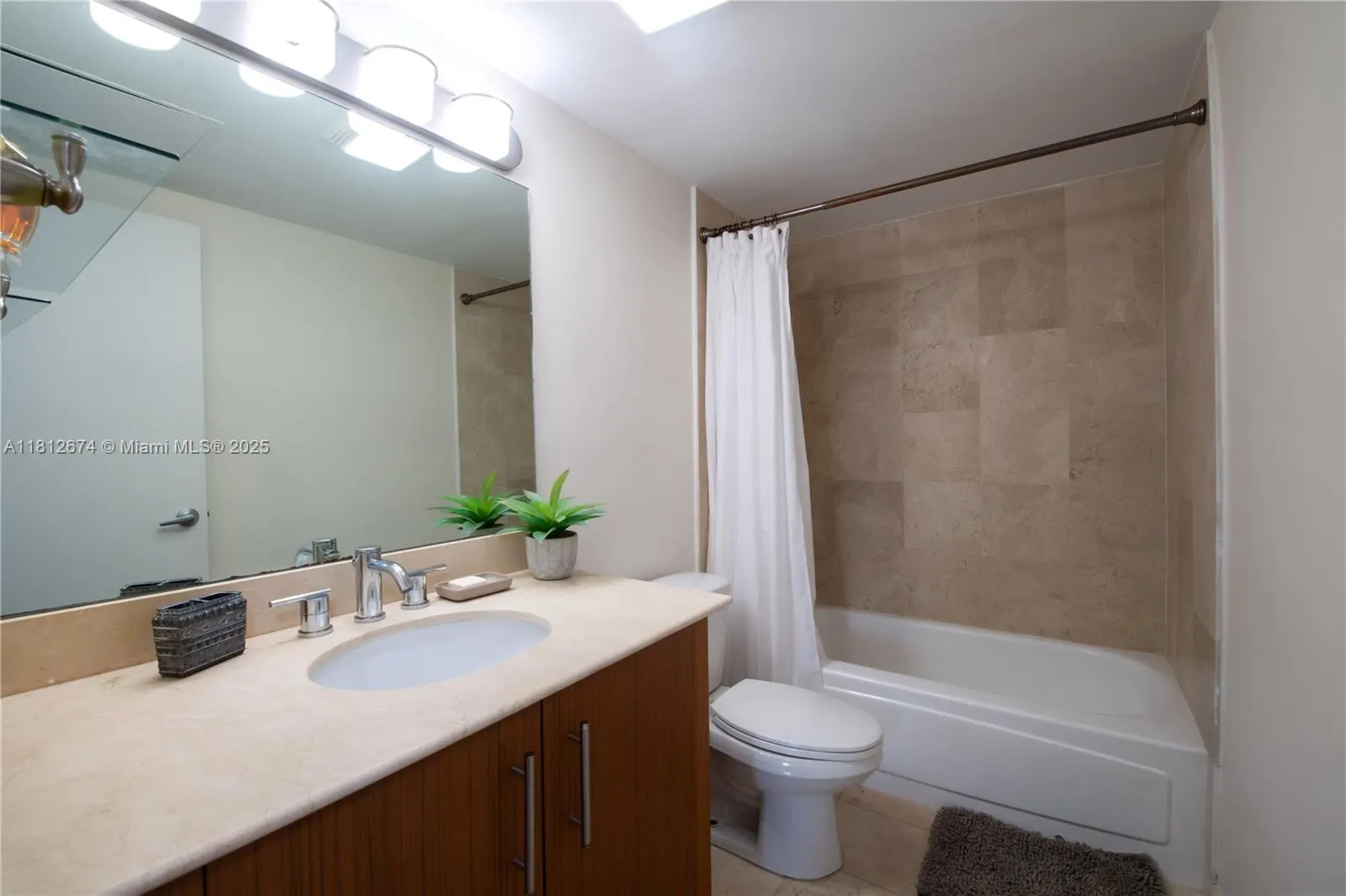 10275 Collins Ave, #330