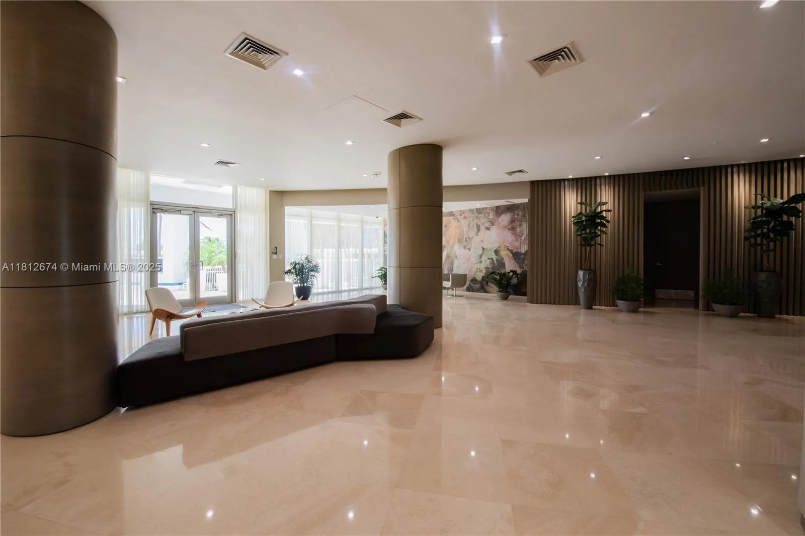 10275 Collins Ave, #330