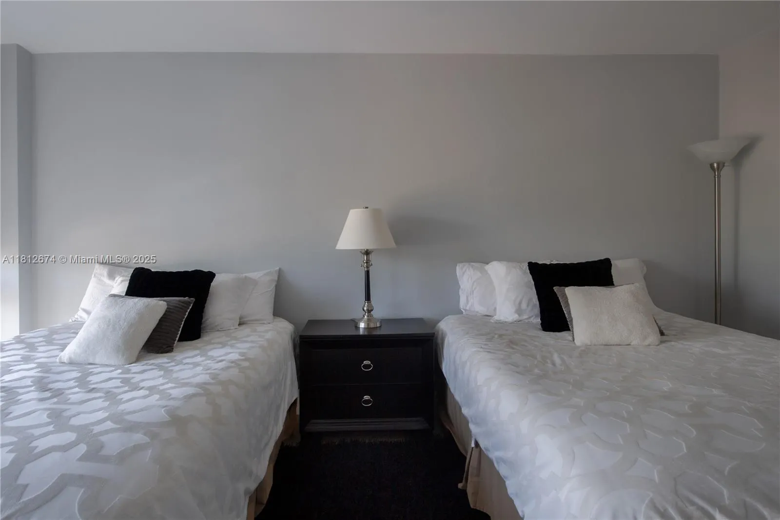 10275 Collins Ave, #330