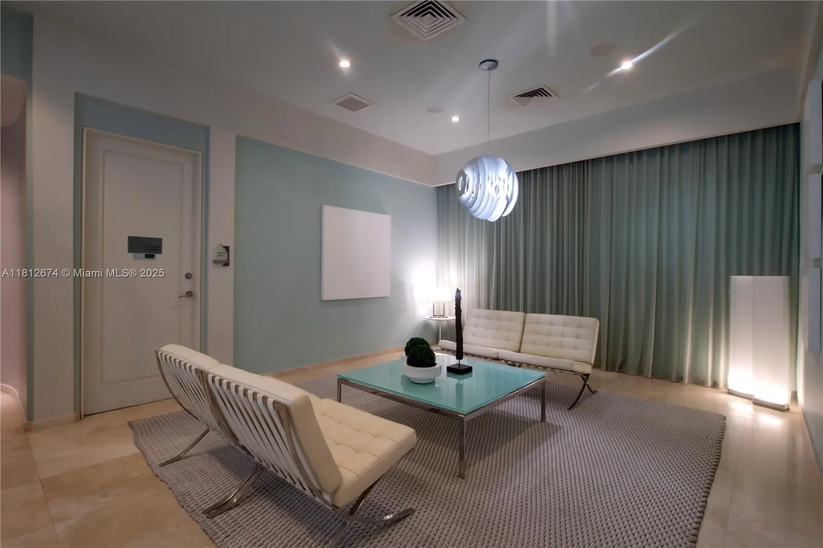10275 Collins Ave, #330