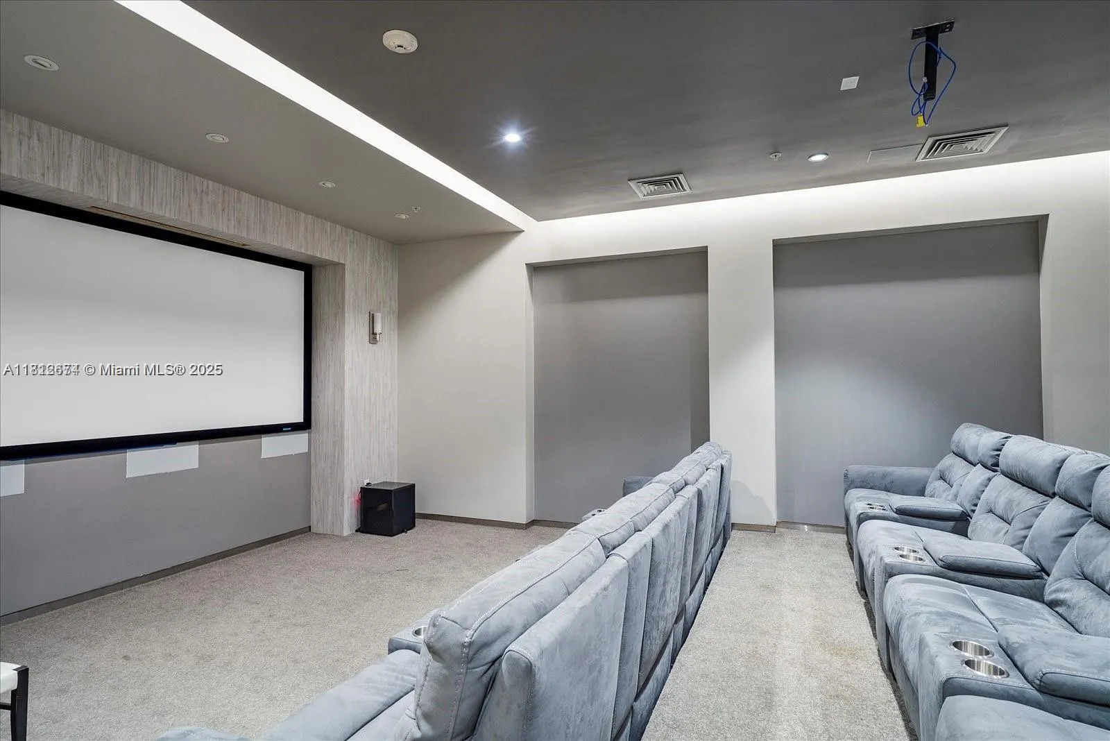 10275 Collins Ave, #330