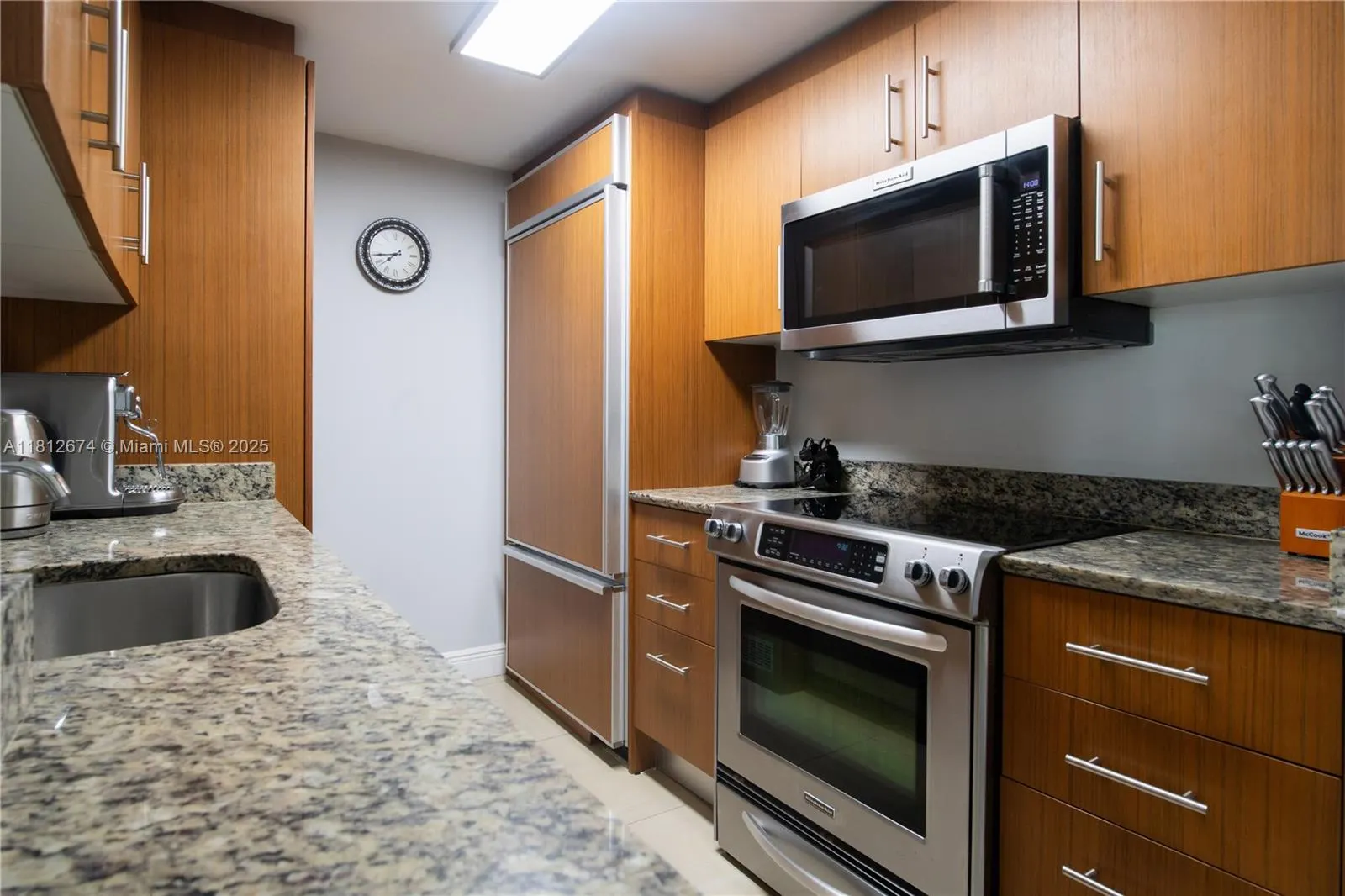 10275 Collins Ave, #330