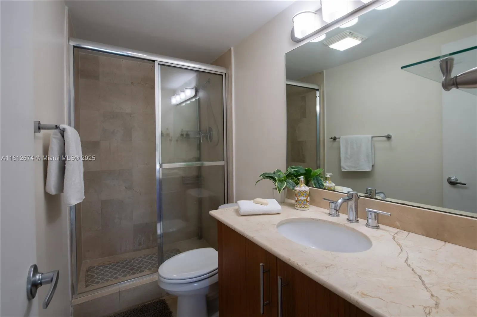 10275 Collins Ave, #330
