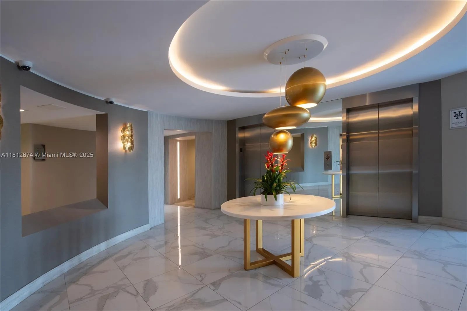 10275 Collins Ave, #330