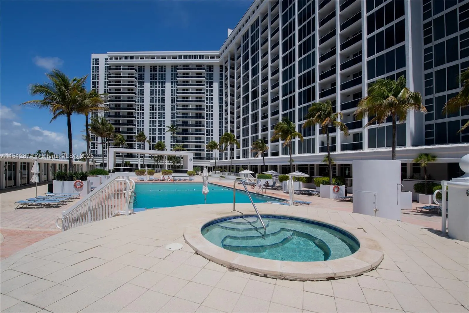 10275 Collins Ave, #330